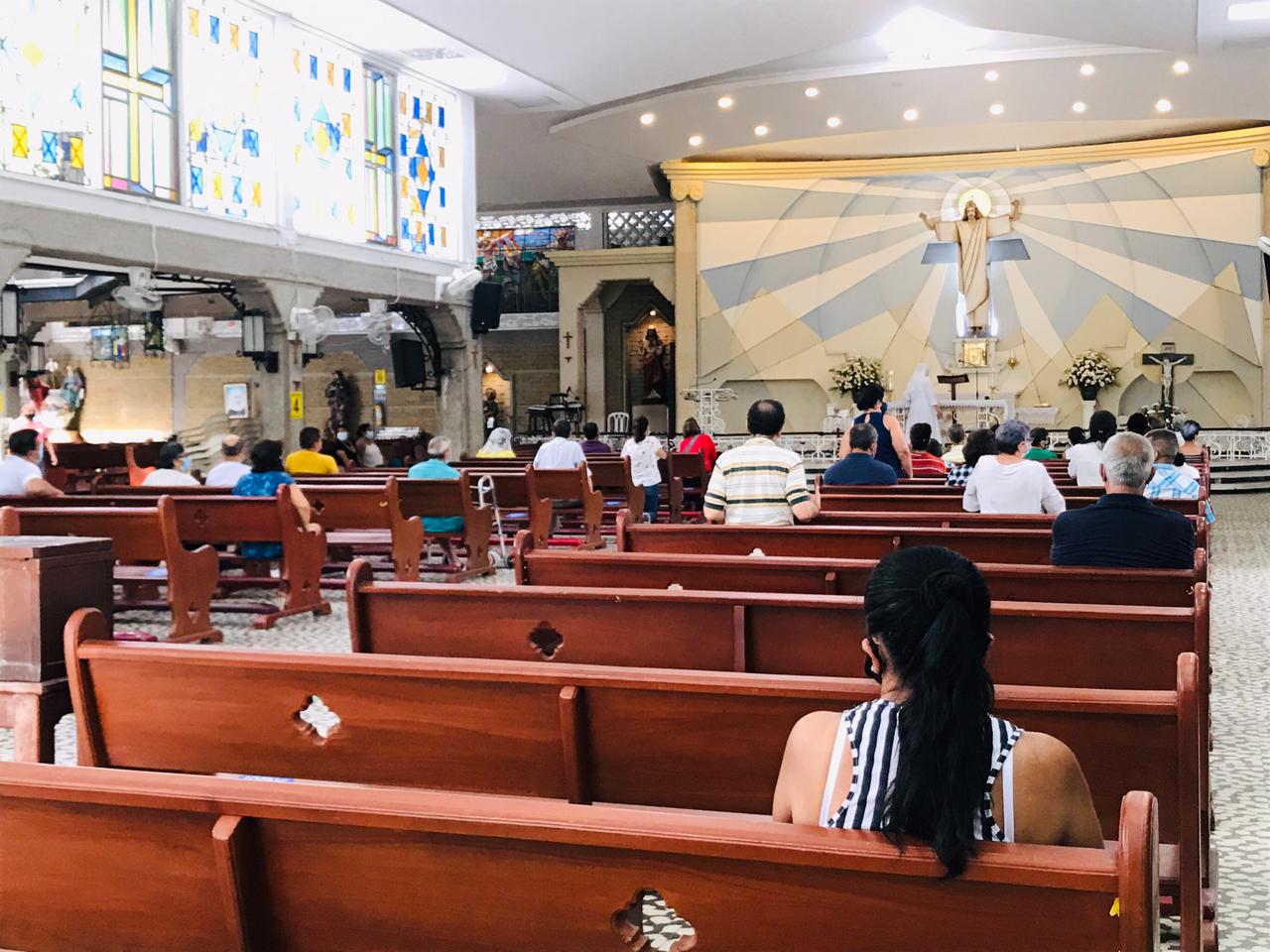 Misas presenciales en pandemia; adultos mayores pueden asistir