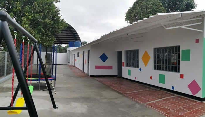 El regreso a las aulas, según la ADIH, pone en riesgo la integridad de los maestros y estudiantes.