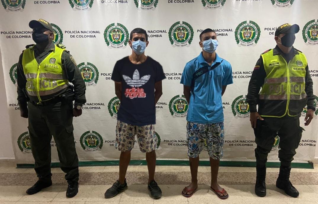 Dos hombres fueron capturados por robar un celular