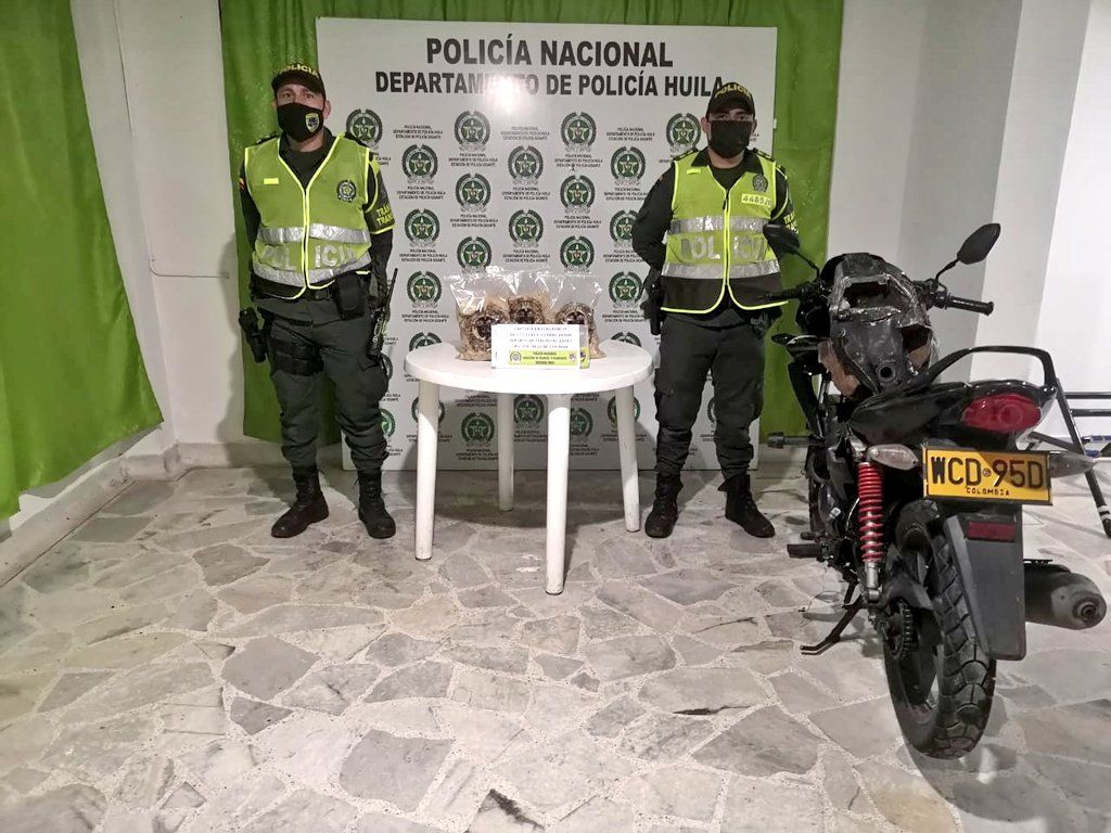 Mujer se accidentó transportando 7 mil gramos de base de coca