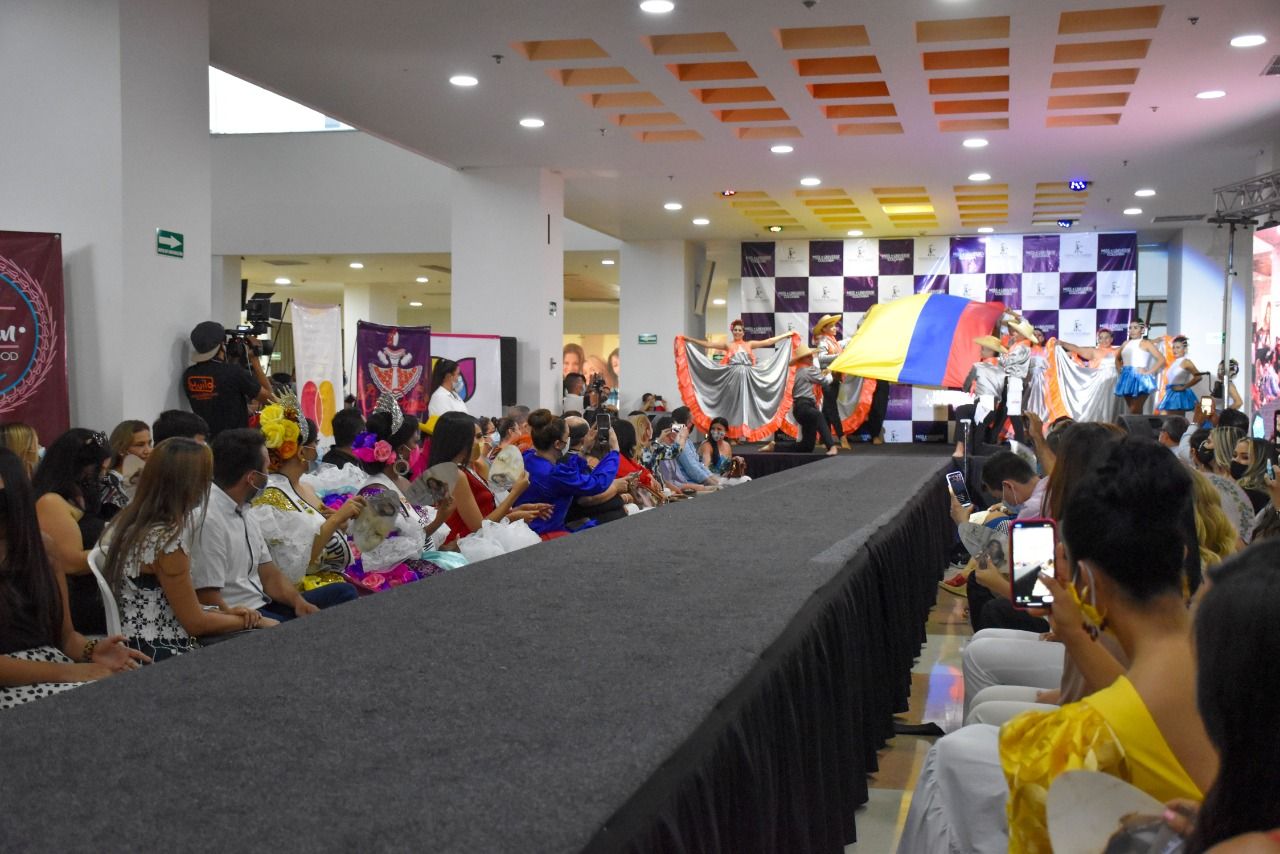 Olascuaga hizo parte de una actividad programada en un Centro Comercial de Neiva.