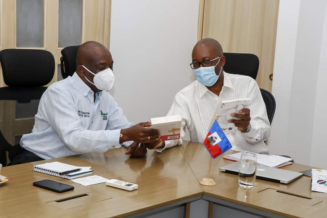 Embajador de Haití busca fortalecer el bilingüismo en Neiva
