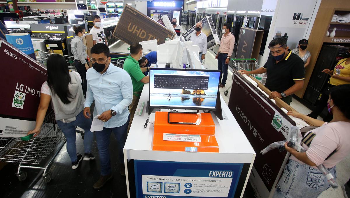 El Gobierno mantendría máximo tres días sin IVA al año, medida que es anunciada como una ayuda para impulsar el comercio colombiano.