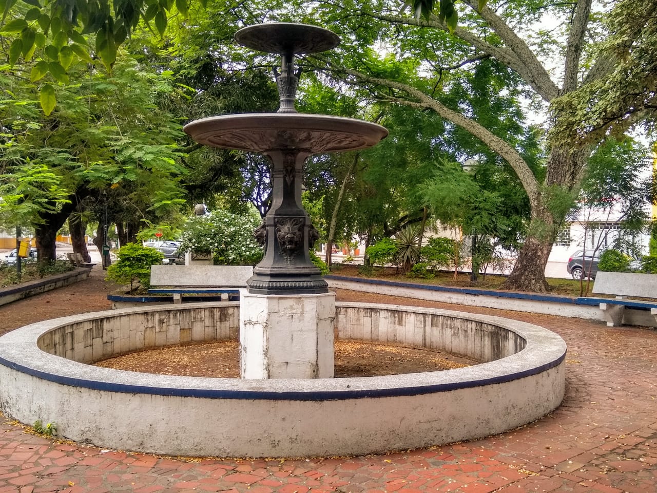 Pila Histórica que fue el primer acueducto de Neiva. Causó polémica por la efigie de un niño desnudo