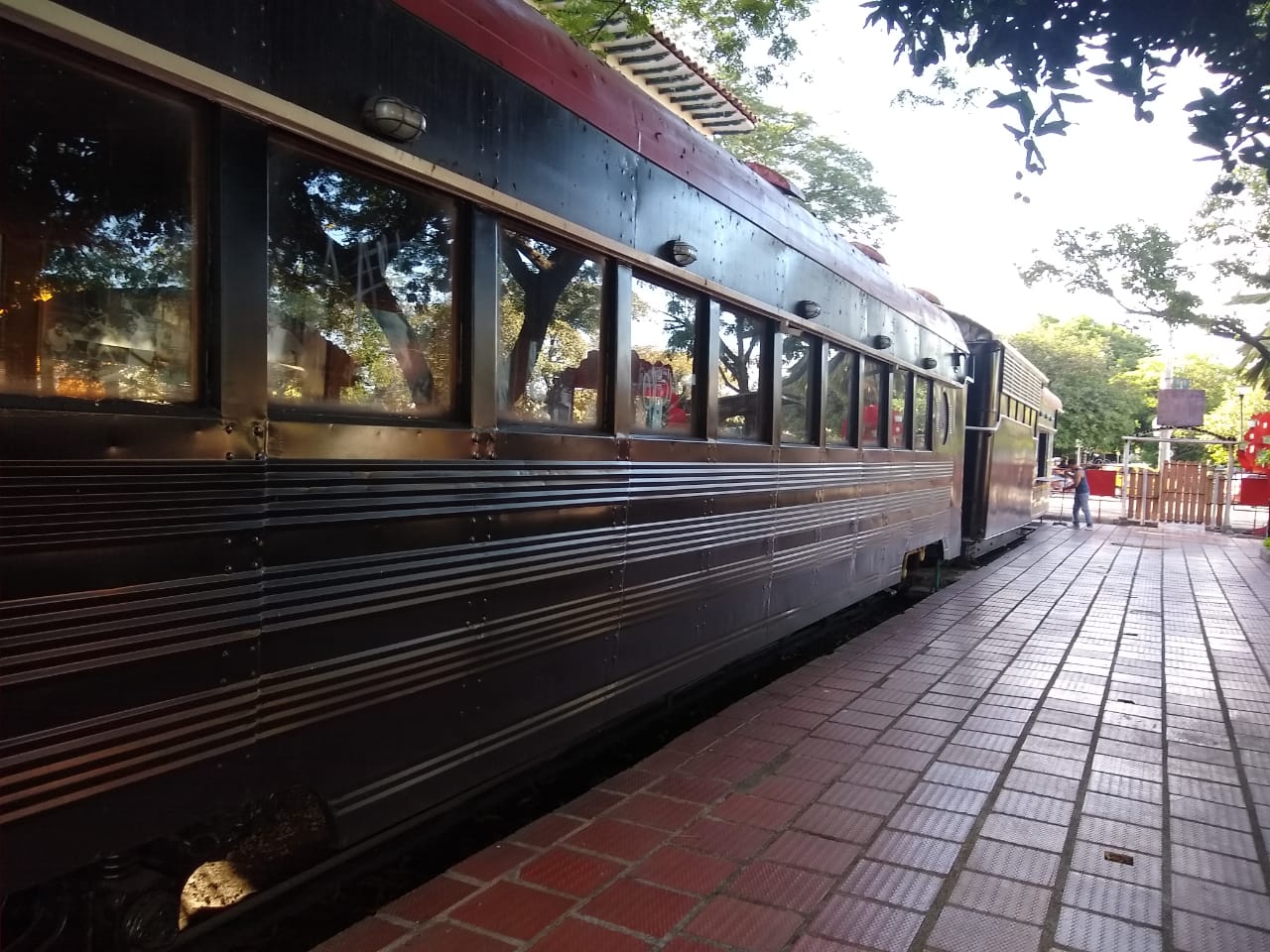Los viejos vagones del tren servirán de nuevo como un restaurante que se abrirá próximamente al público