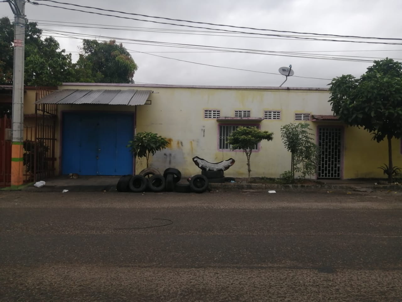 La oferta incluye un montallantas.