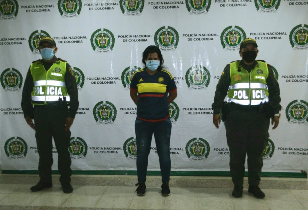 En pleno robo, capturan a mujer dentro de vivienda