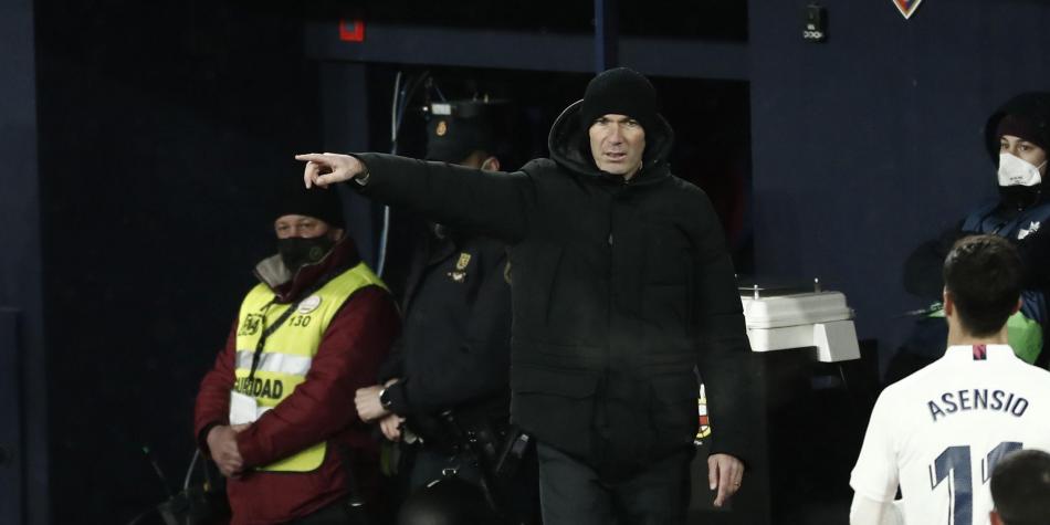 Zidane se va del Real Madrid