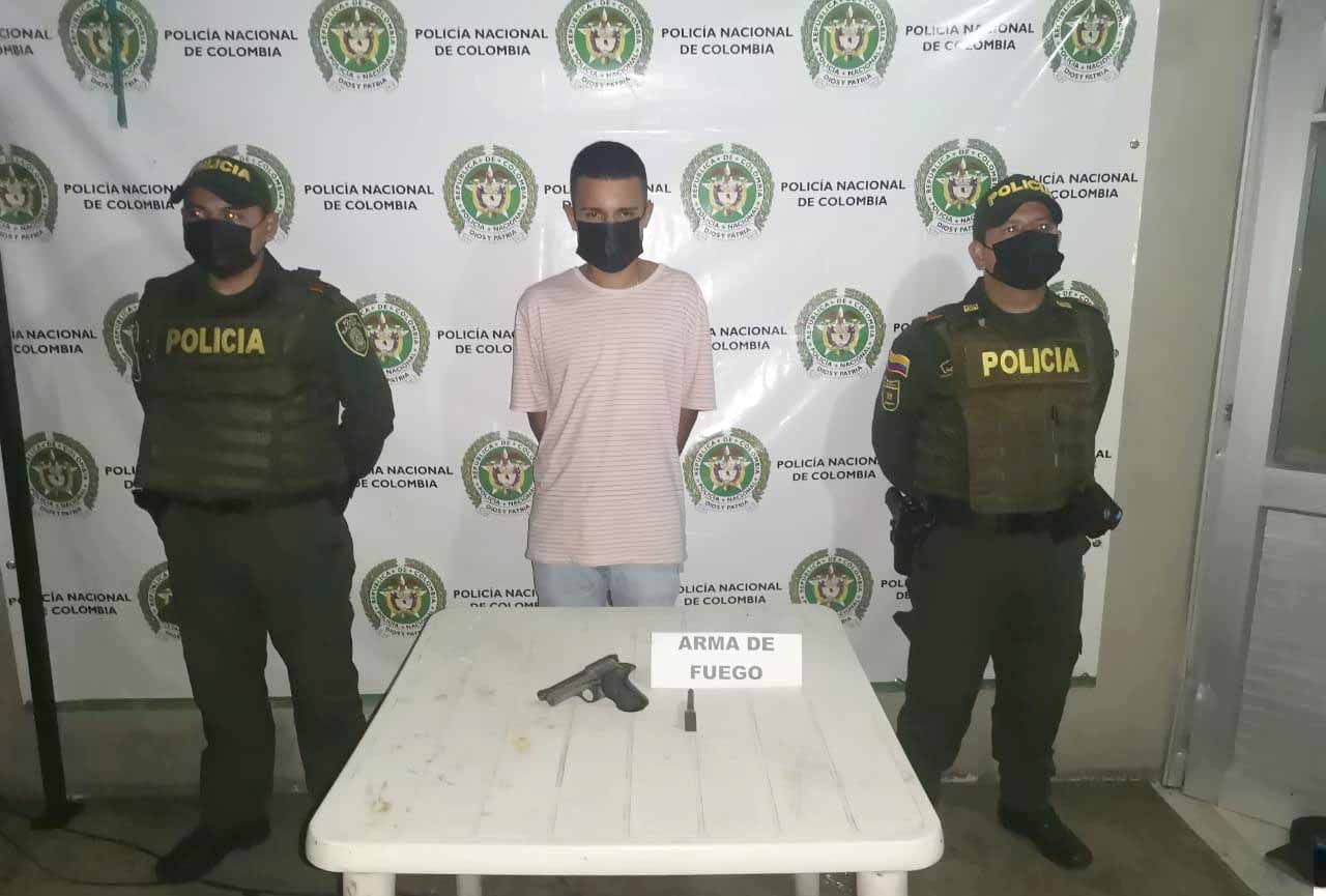 Policía detiene a joven armado