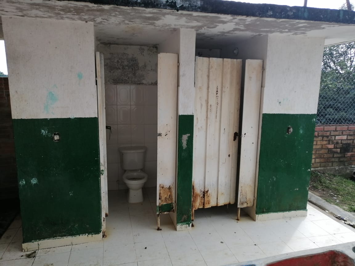 Por averías en escuela, niños no volverían a las aulas en Suaza