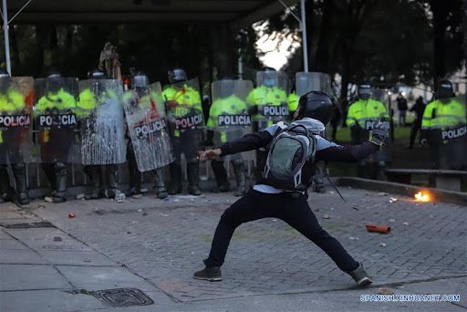 Choques entre manifestantes y el Esmad en Bogotá, Medellín y Bucaramanga