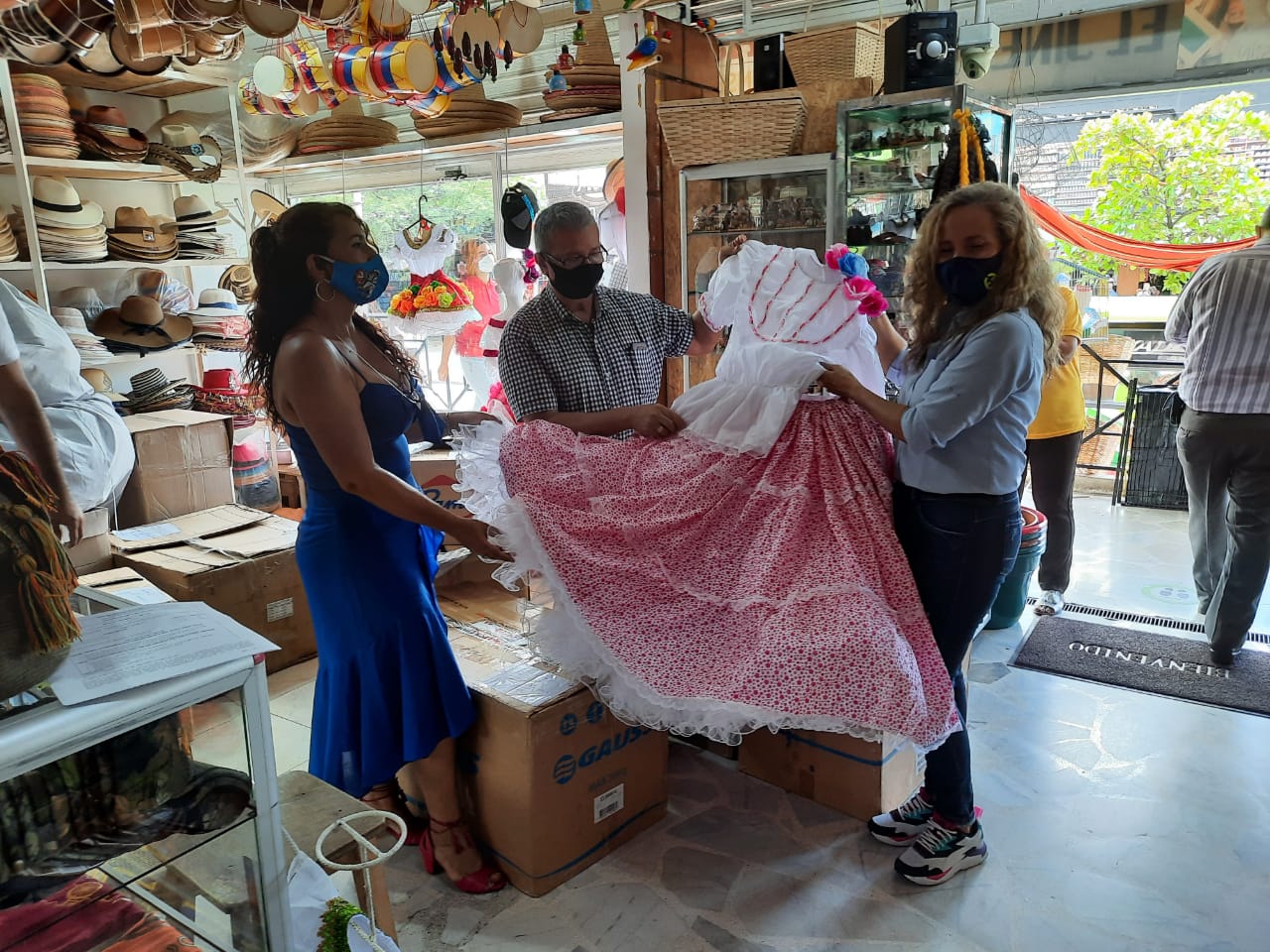 Ecopetrol entregó 165 trajes típicos a grupos folclóricos del Huila