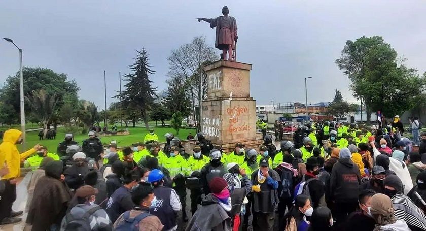 Estatuas que comunidad Misak quiso derribar en Bogotá, fueron desmontadas por prevención
