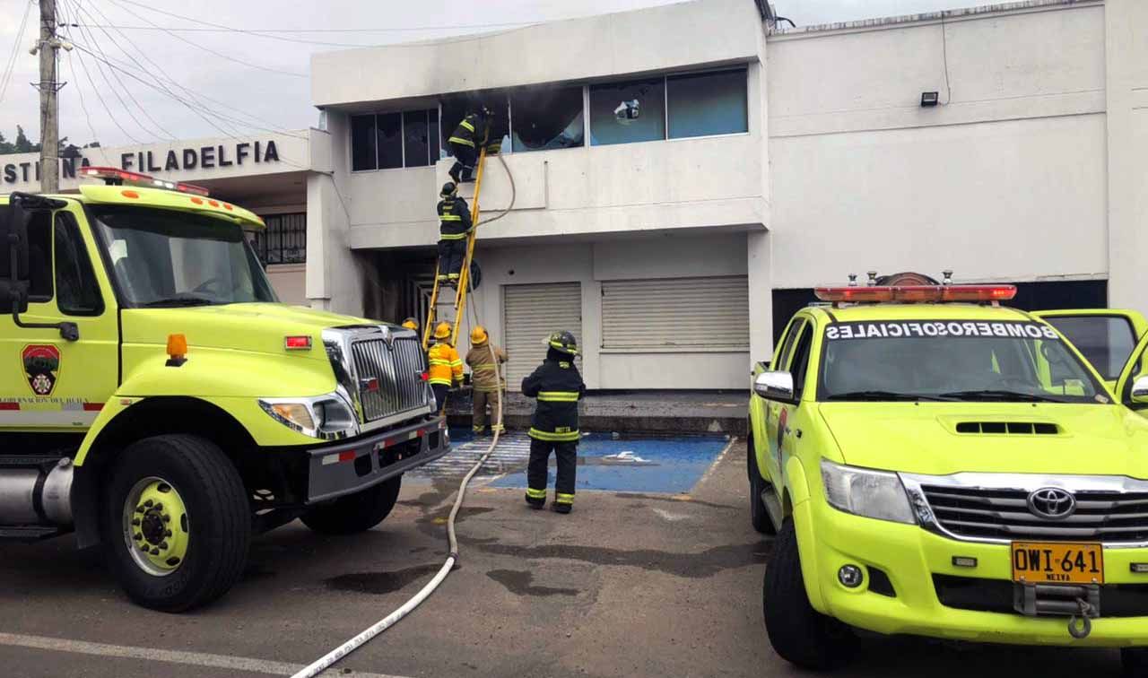 Encapuchados provocan incendio en templo cristiano en Neiva