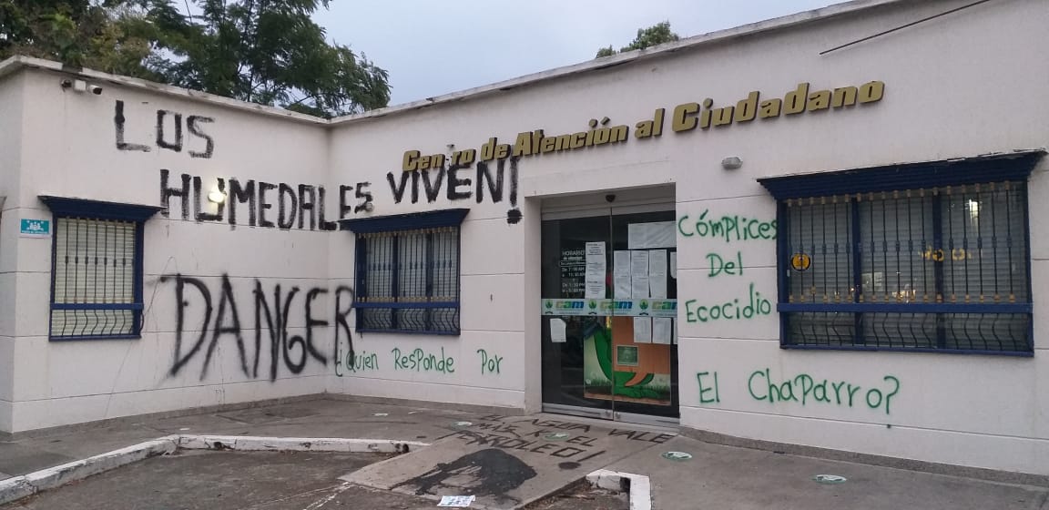 CAM rechaza actos destructivos contra su sede