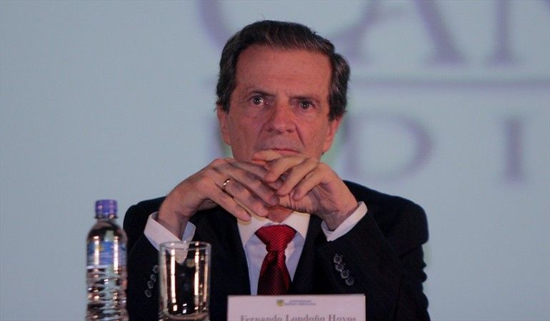 “O el presidente hace cumplir la ley o tiene que renunciar”: Fernando Londoño