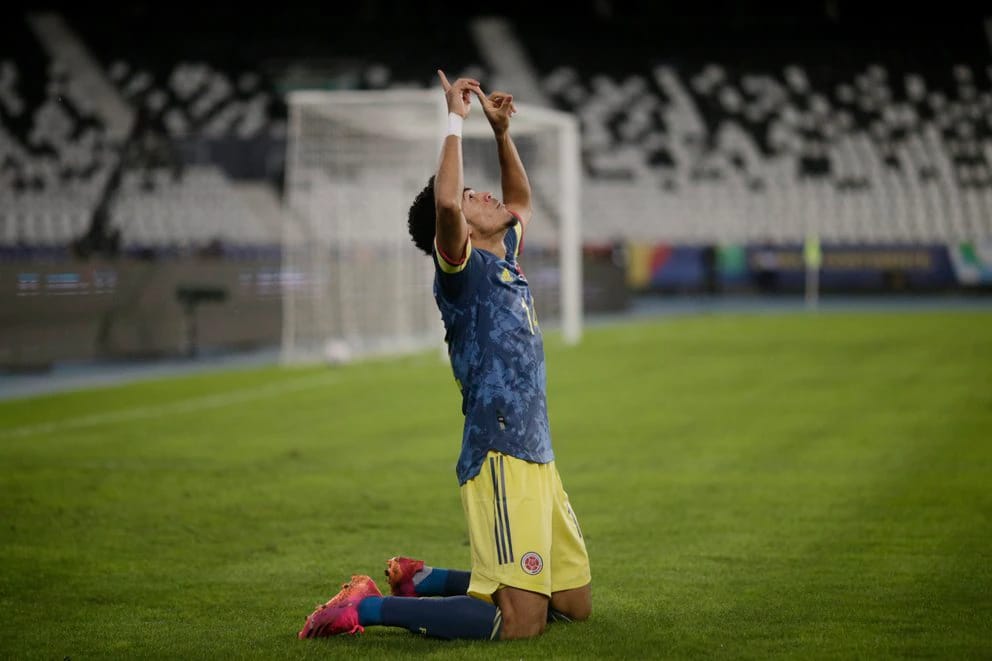 Colombia se enfrentará a Uruguay por cuartos de final