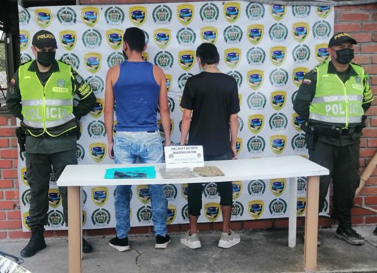 Jóvenes llevaban 500 gramos de marihuana