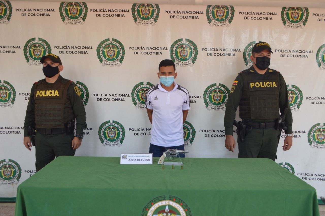 Llevaba un revólver calibre 38 ilegal