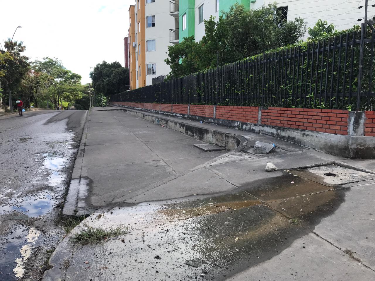 Denuncian fuga de agua en la 6W con 42 en el norte de Neiva