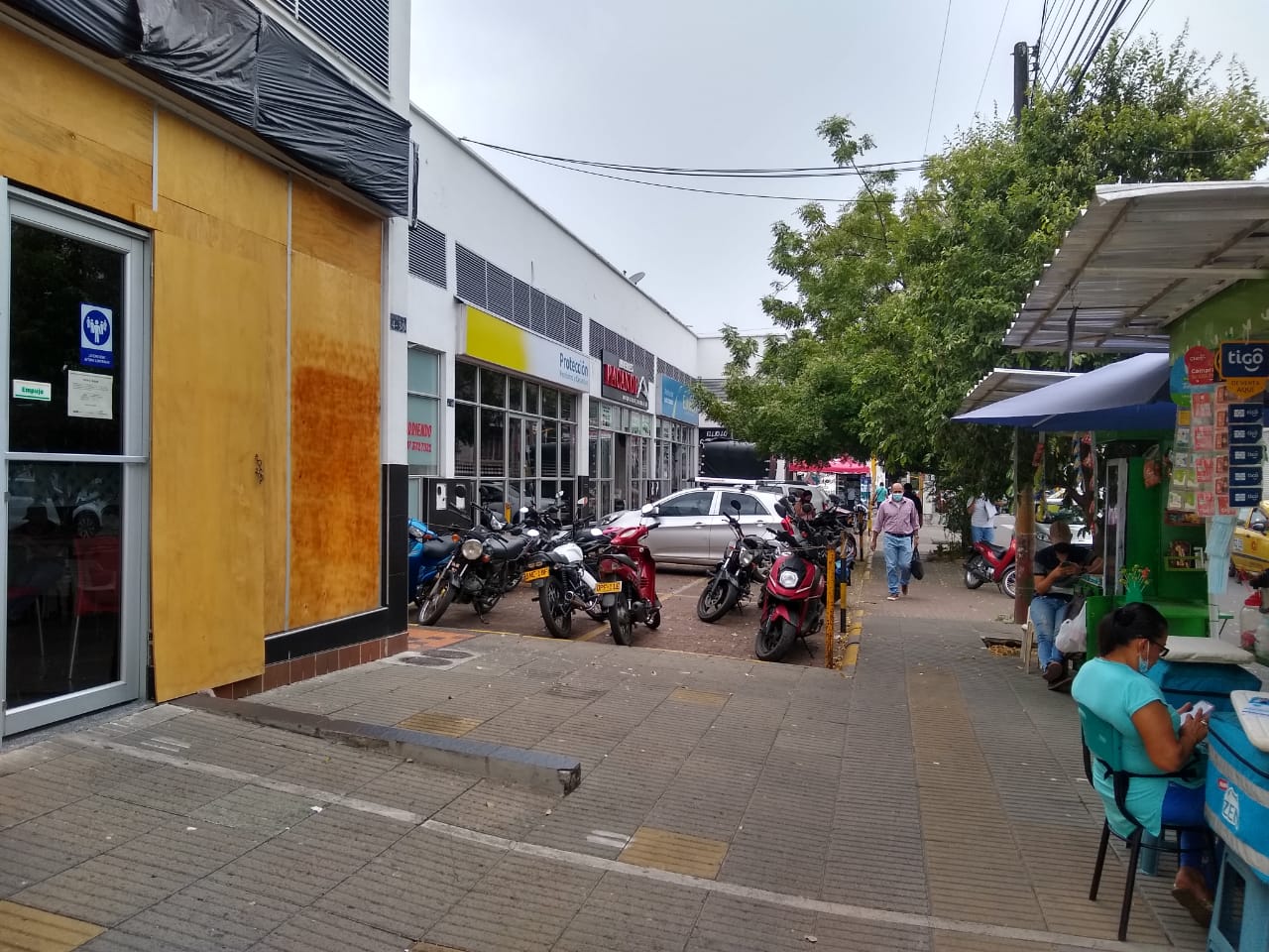 Invasión de andén y antejardín, un problema que resta espacio público