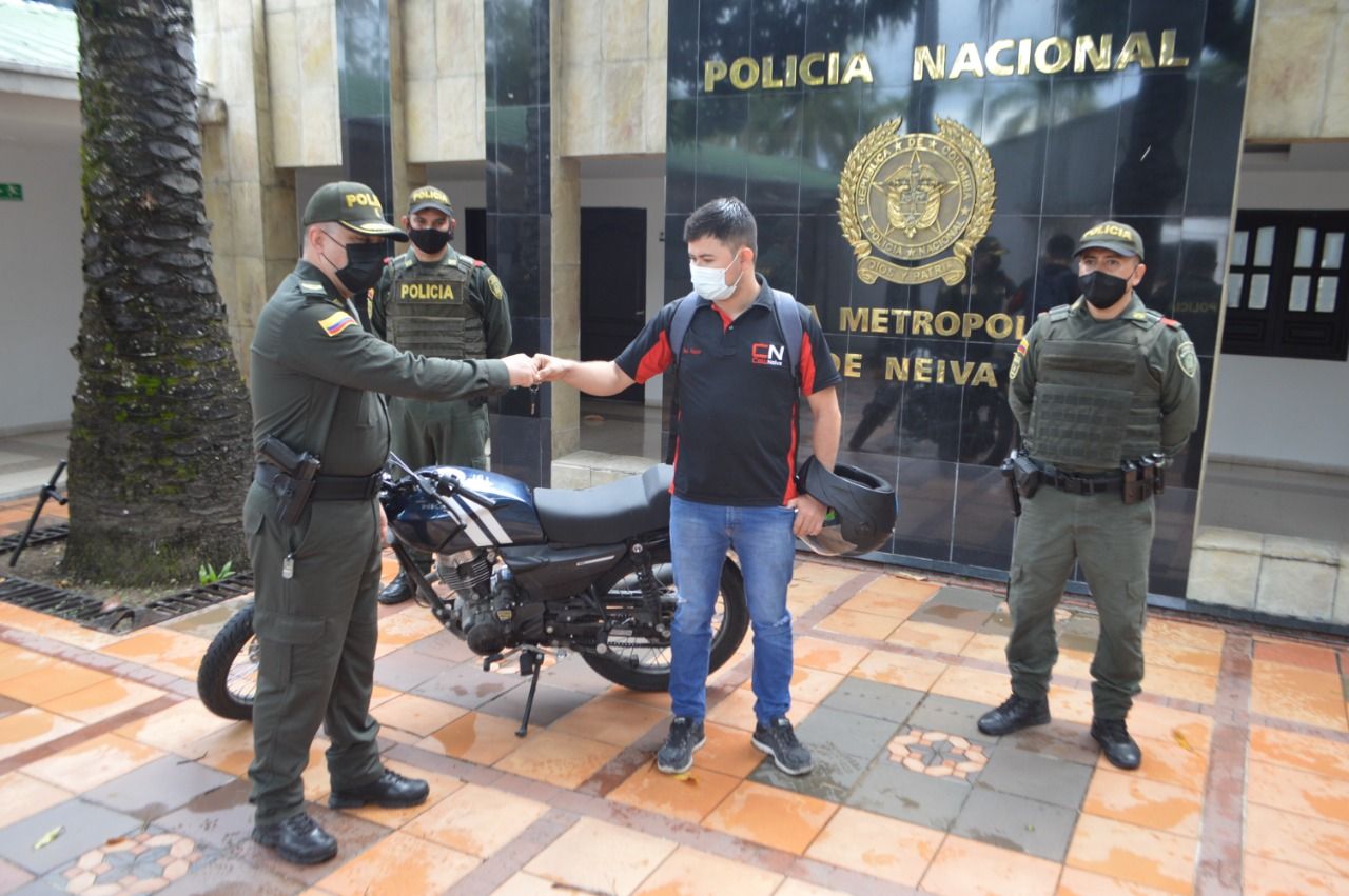 Entregada a su propietario moto que había sido robada