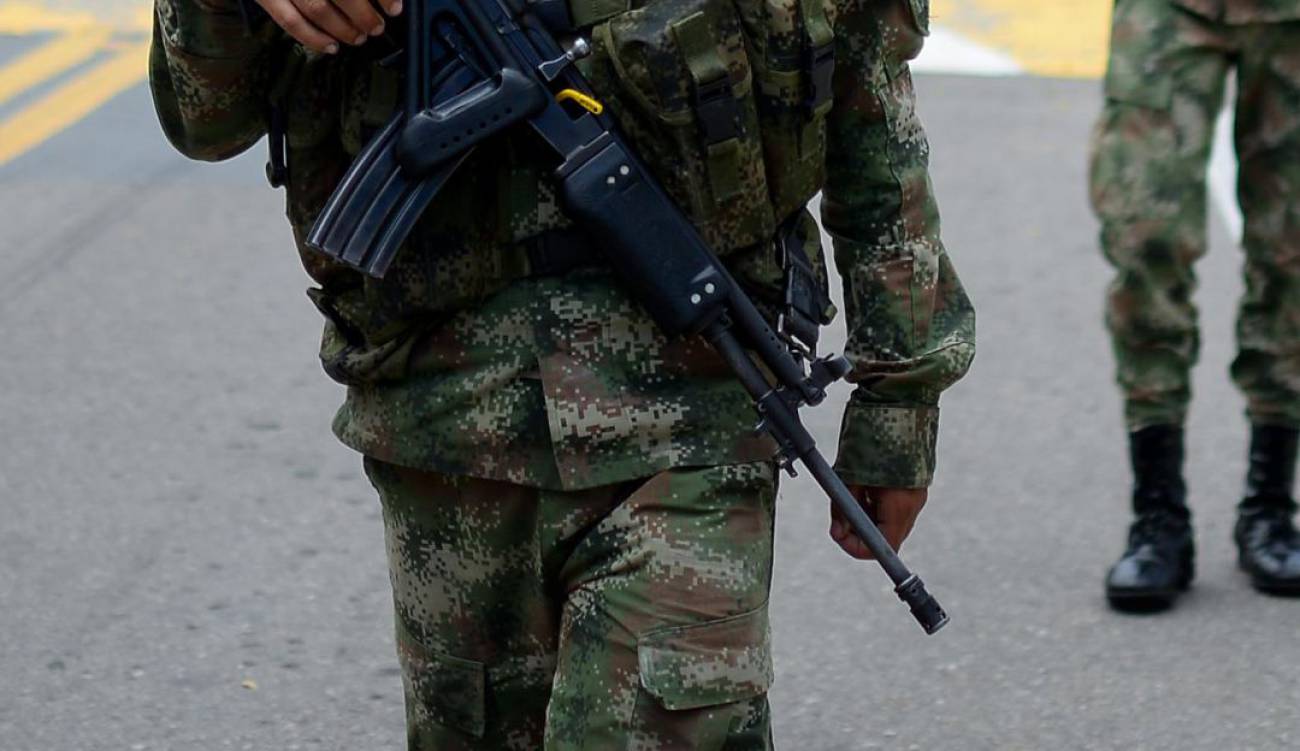 Un soldado profesional disparó su arma contra sus compañeros