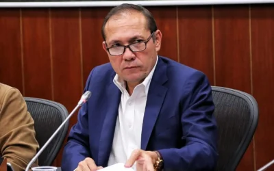 Procuraduría indaga al ministro Antonio Sanguino por presunta participación en política