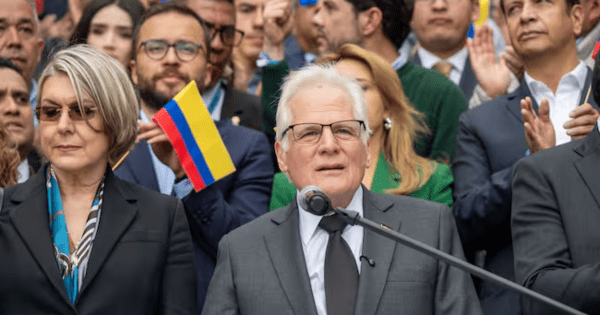 Tensiones en el Centro Democrático por la elección encuestadoras