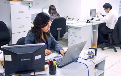 Desempleo cae a 8,2% en octubre y alcanza su nivel más bajo en once años