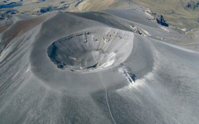 Isnos emite recomendaciones por riesgo bajo de caída de ceniza tras actividad volcánica